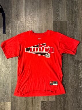 UNLV University of Nevada Las Vegas Basketball Nike T-Shirt Size Small